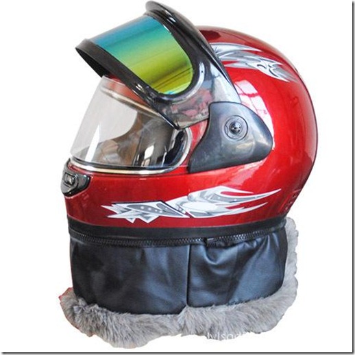有防护套的摩托车头盔